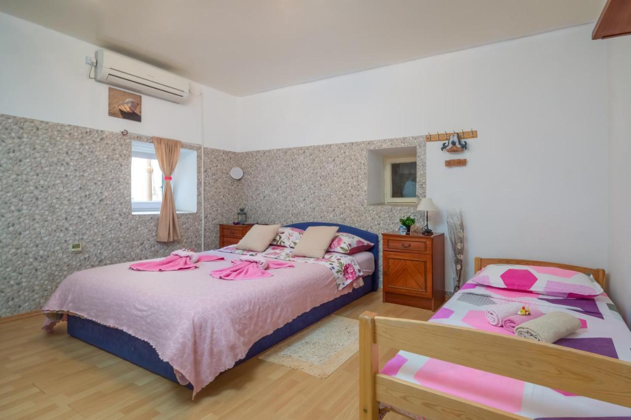 Guest House Ivona สปลิท ภายนอก รูปภาพ