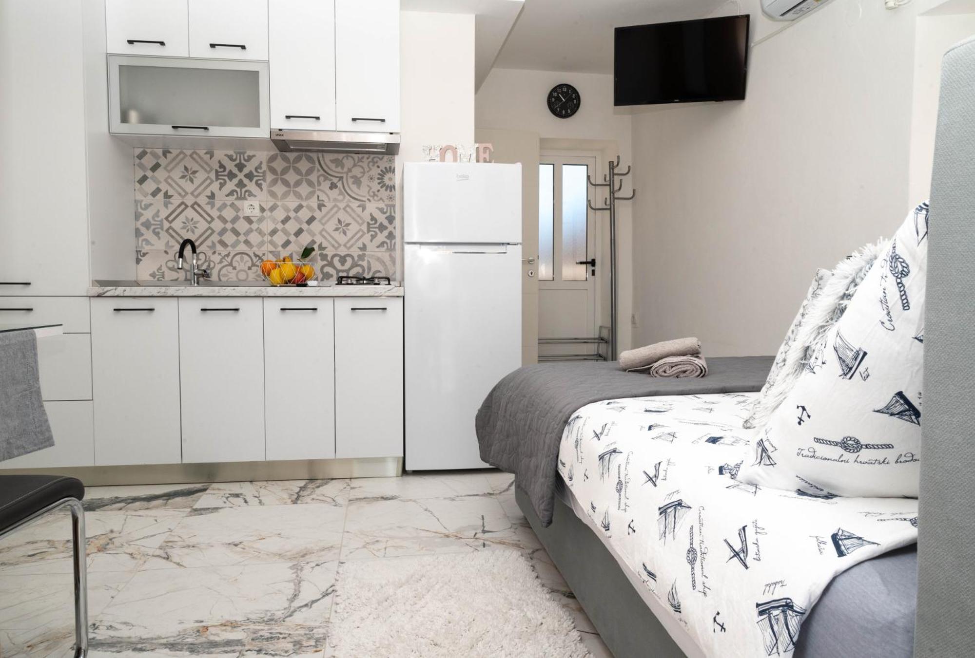 Guest House Ivona สปลิท ภายนอก รูปภาพ