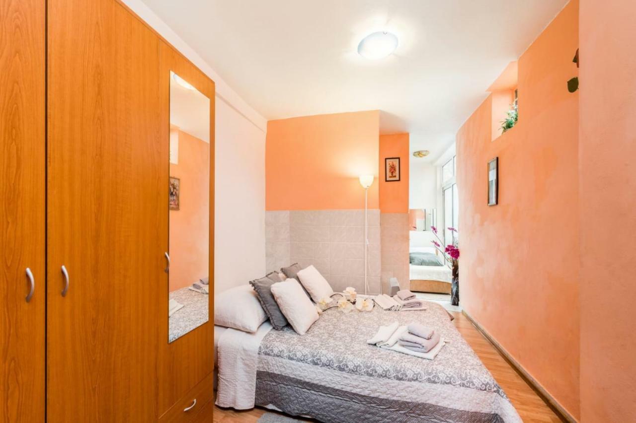 Guest House Ivona สปลิท ภายนอก รูปภาพ